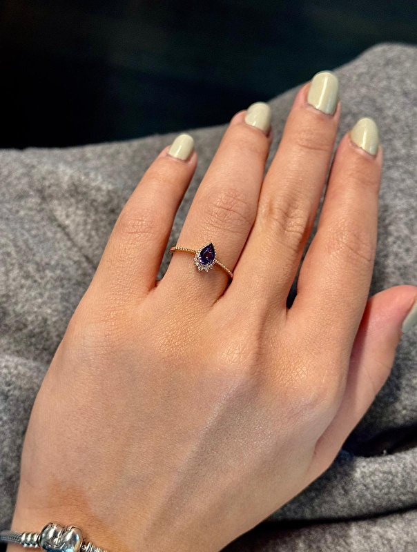 Her aramamda bana tüm süreci tekrar tekrar anlatıp güvenimi kazanan bir ekiple calıştığınız için çok şanslıyım. Müşterilerini düşünen nadir firmalardan biri Blue Diamond.