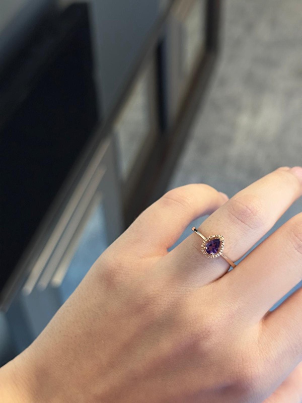 Çok zarif ve de şık bir ürün. Çok beğendim. Gerçekten kutulanışı da ayrı bir güzeldi. Güvenli alışveriş. Teşekkürler Blue Diamond.