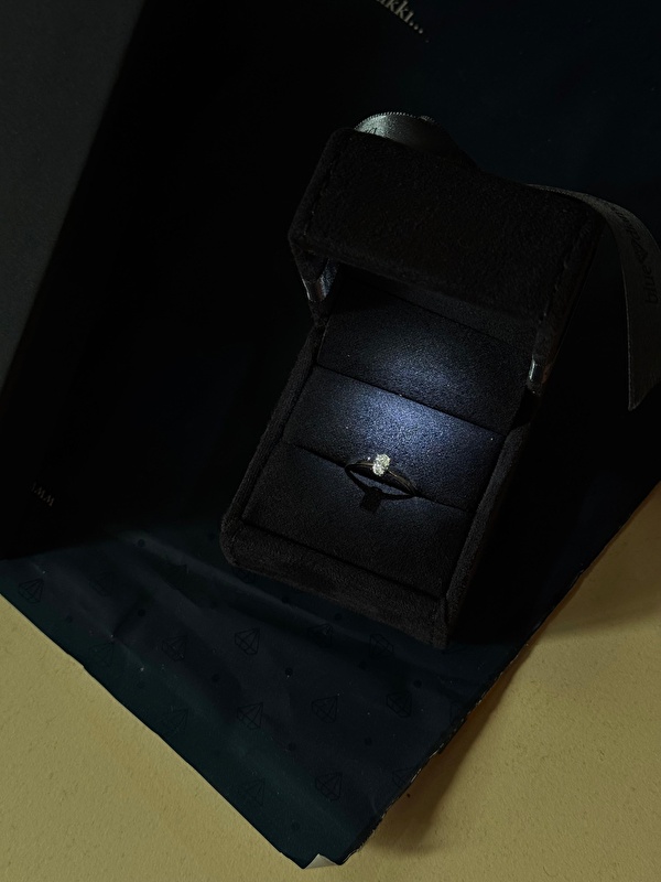 Fotoğraflardan daha etkileyici duruyor. Tasarımı hem minimal hem de dikkat çekici