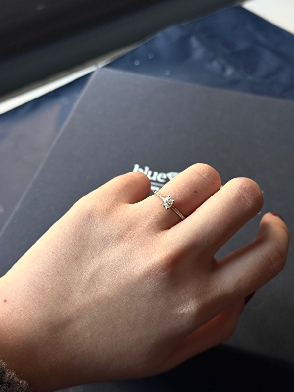 Işıltısı gün ışığında ayrı, akşam ışığında ayrı güzel duruyor.