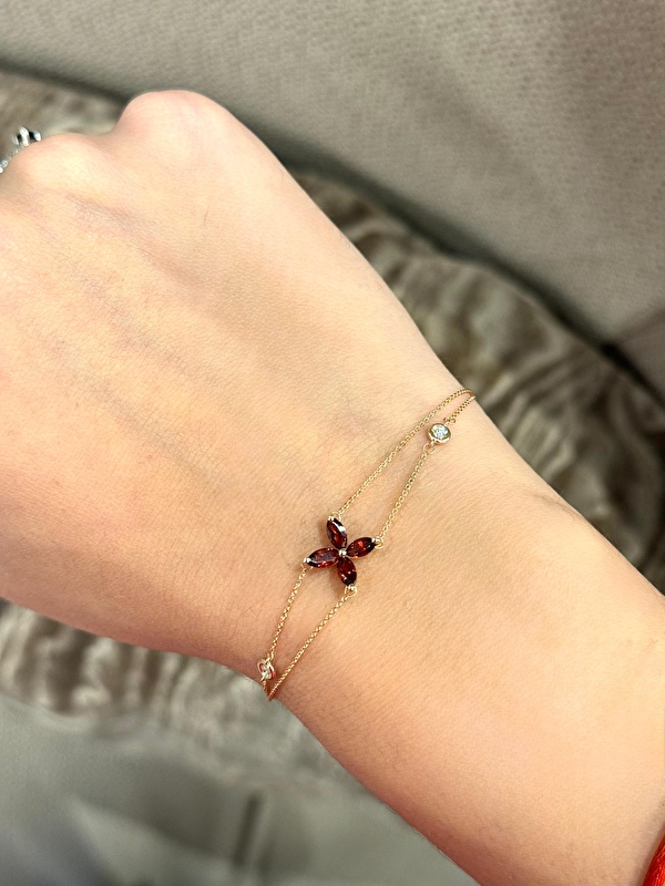 Çok zarif ve şık, takınca ışığı hemen fark ediliyor. Beklediğimden daha güzel geldi