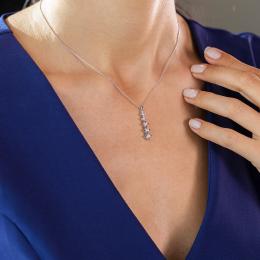 0,08 Karat Pırlanta Beştaş Kolye